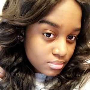 Meet your Posher, Monique